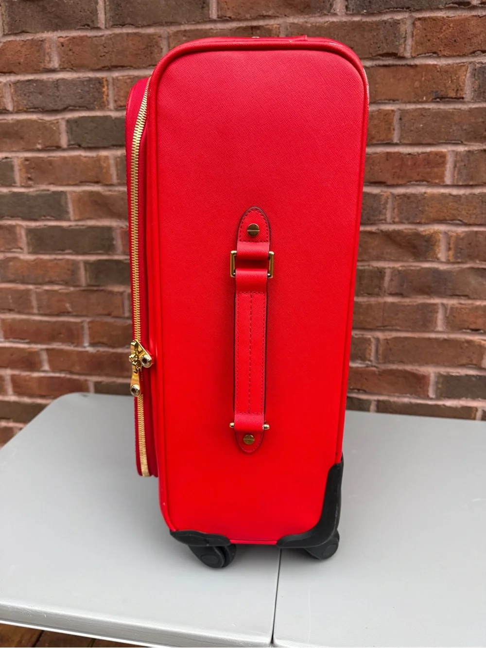 Henri Bendel New York Red Spinner Carry-On Suitcase Luggage - Picture 2 of 13